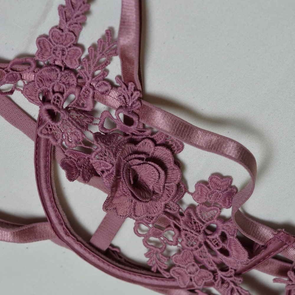 Pink Lace Garter Set - Picture 6 of 16